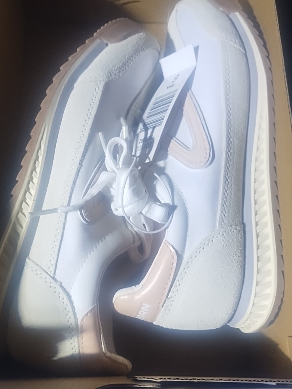 Tretorn Women's Hailey Retro Runner Sneakers in White & Pink